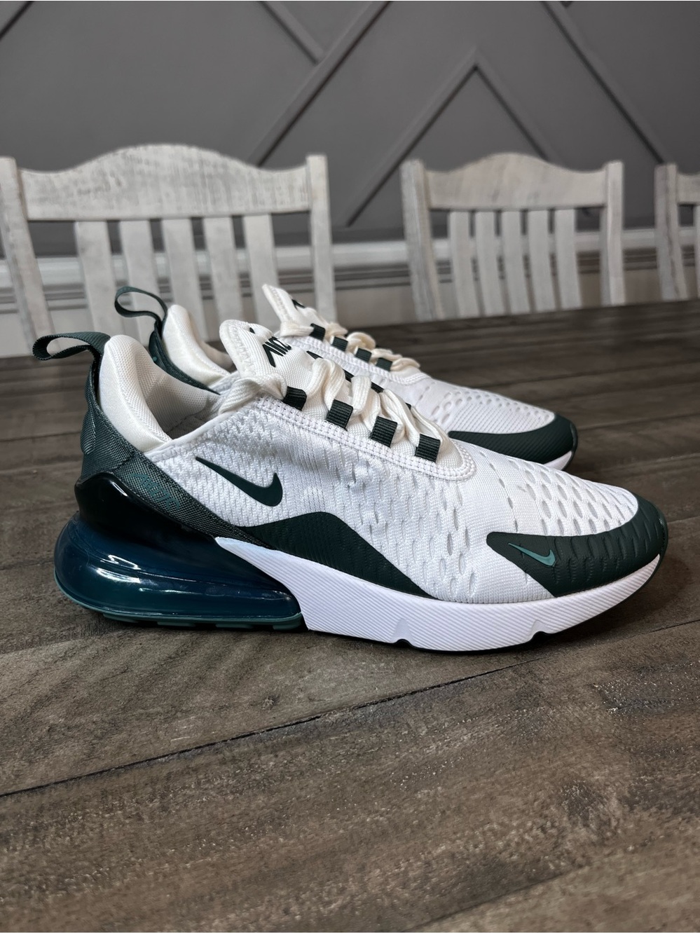 Nike Women's Air Max 270
Bicoastal Green White
Running Shoes NEW Sz 7.5